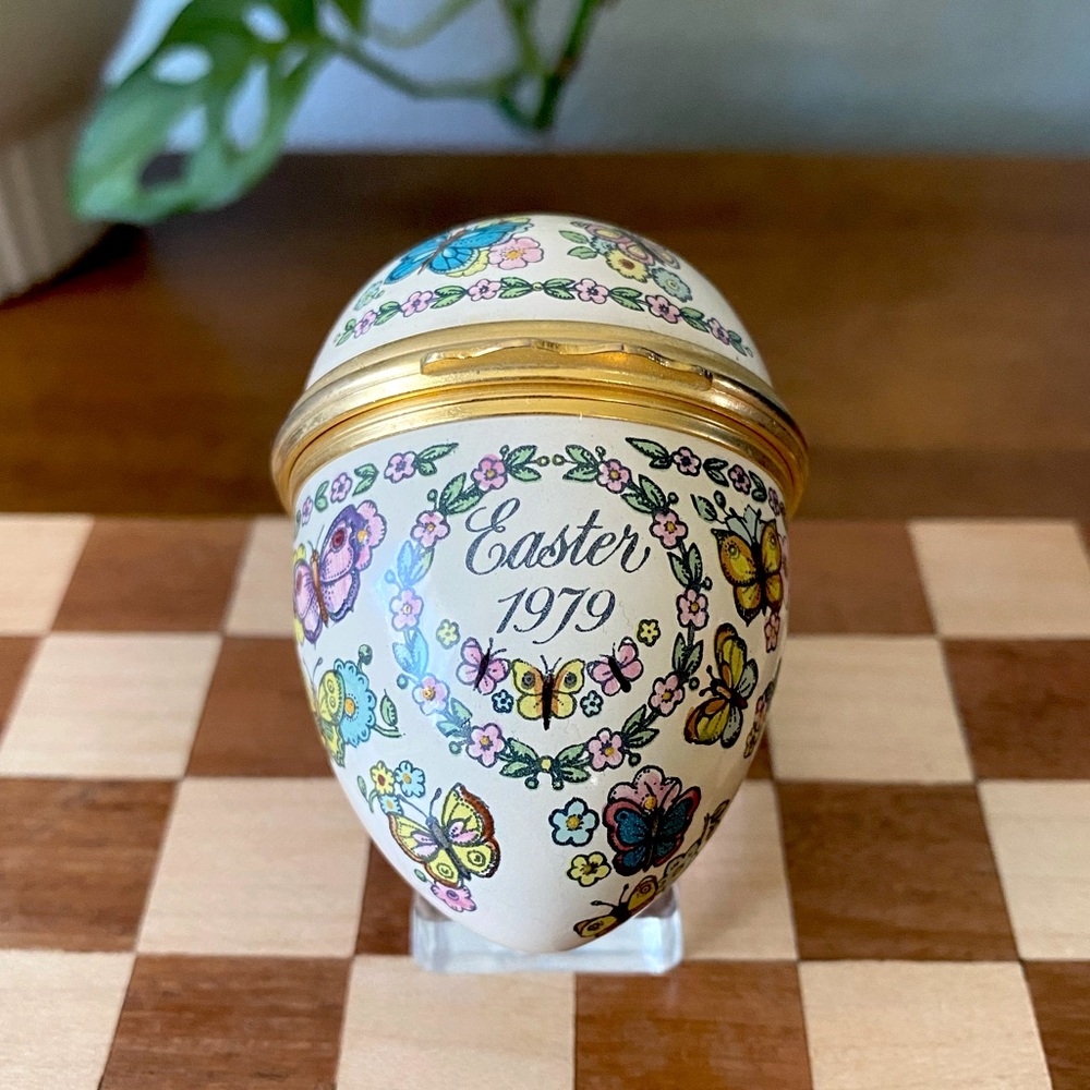 Halcyon Days Bilston & Battersea English Enamel 1979 Easter Egg Trinket Box